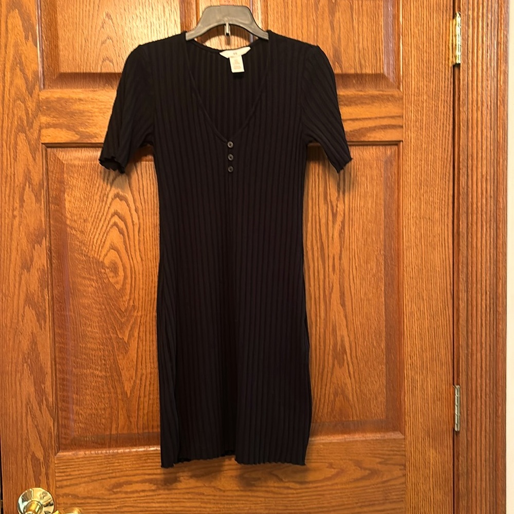 H&M black ribbed T dress, size small. EUC.